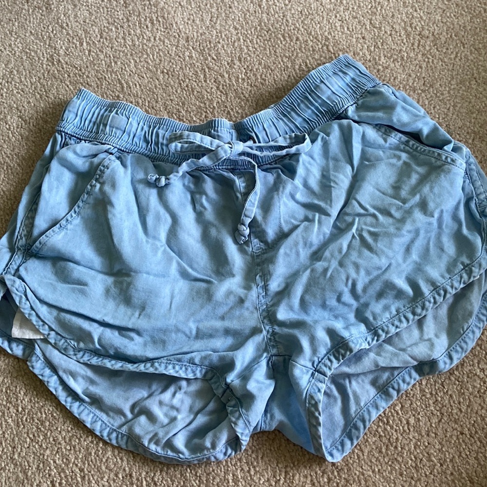 Kohl’s flowy light washed denim shorts